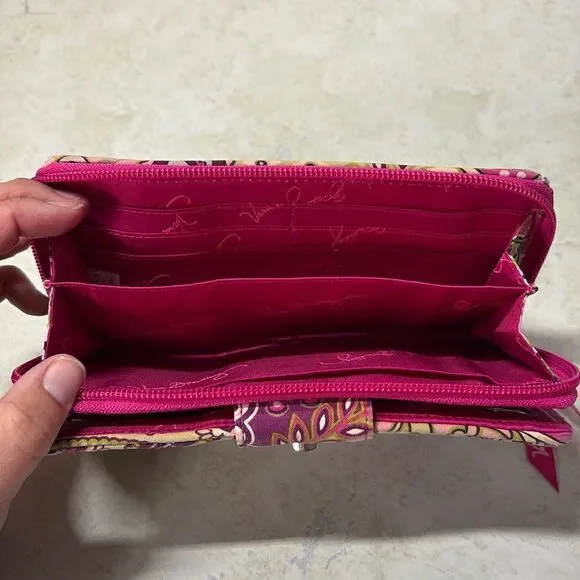 Vera Bradley Very Berry Paisley Twist-lock Wallet - Picture 5 of 7